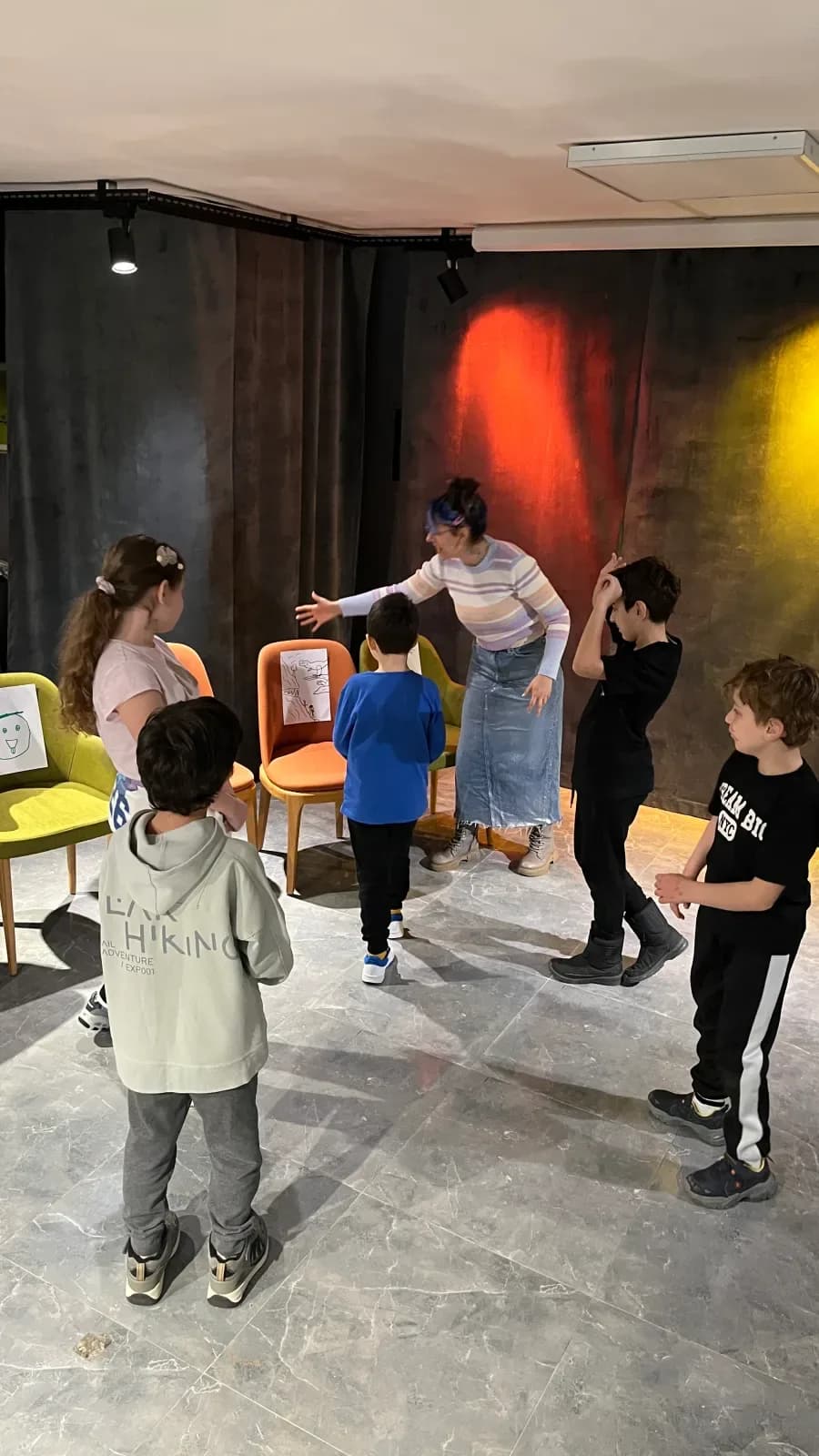 İngilizce Drama Atölyesi — sahne ve atölye anı 9