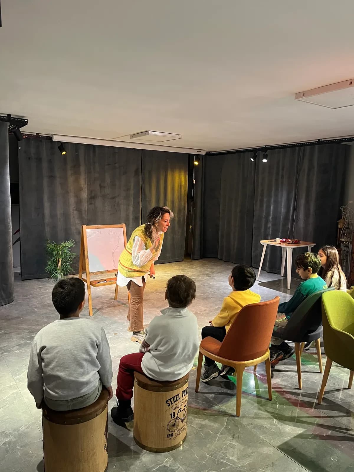 İngilizce Drama Atölyesi — sahne ve atölye anı 5